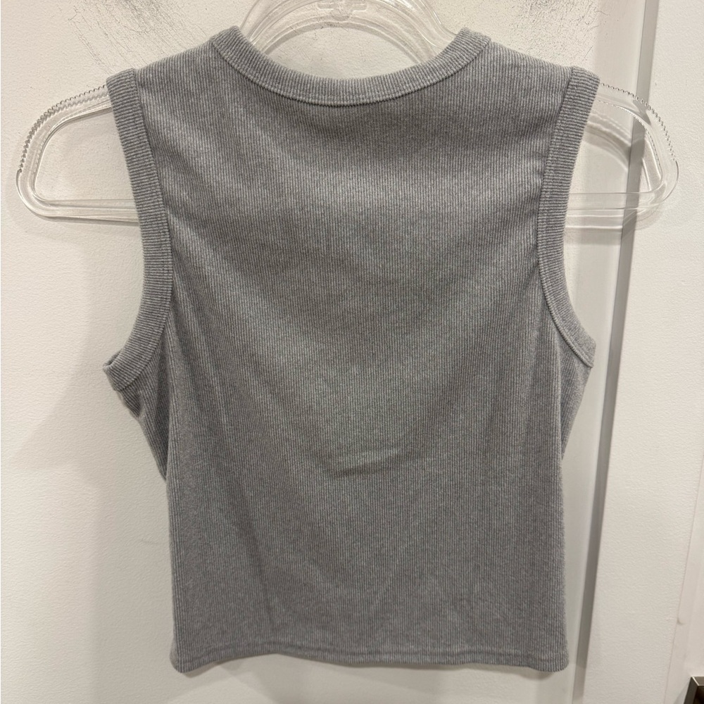 Gray Sleeveless Button-Up Top - image 4